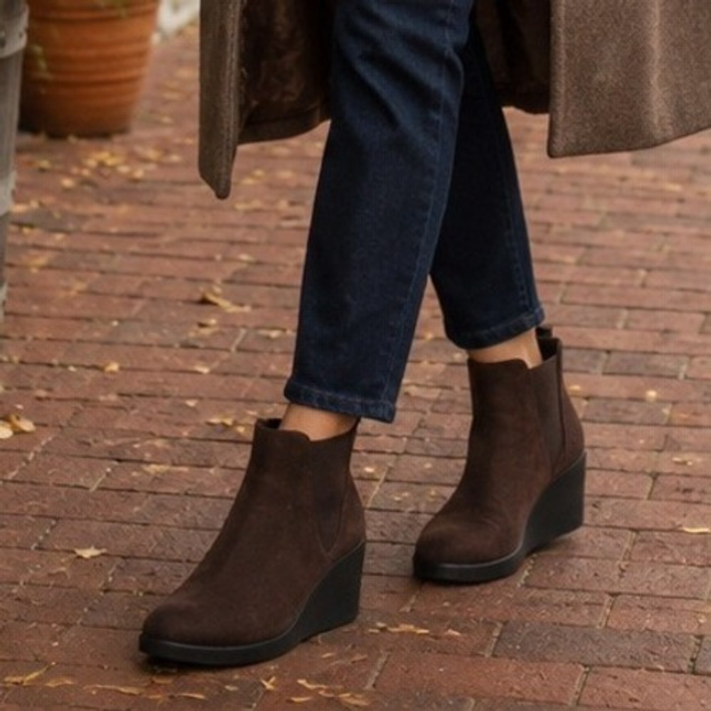 Crocs Leigh Suede Wedge Bootie Espresso Dark Brown Ankle Boots Women w7